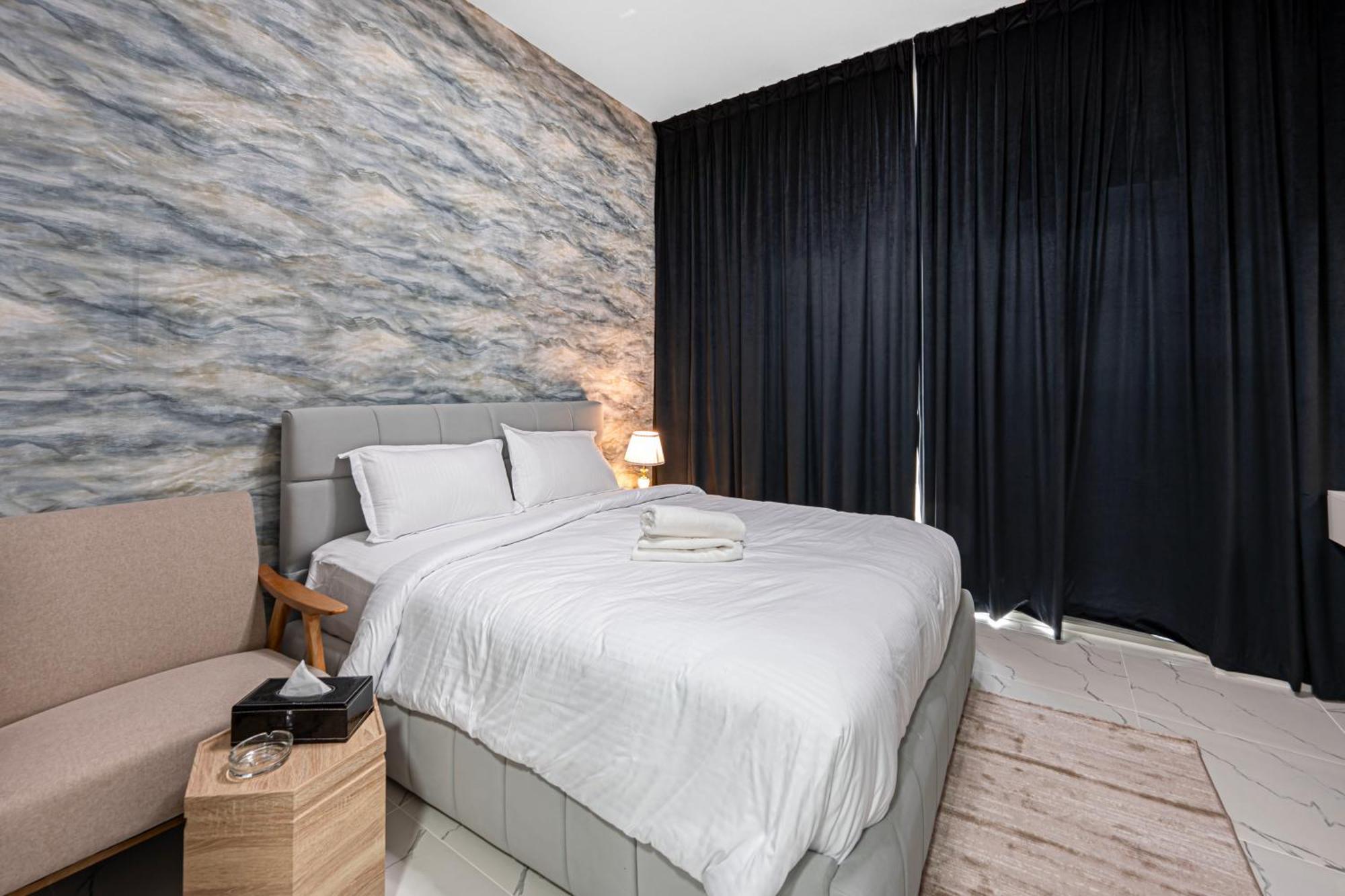 Sleek & Spacious In Dubailand Apartment *